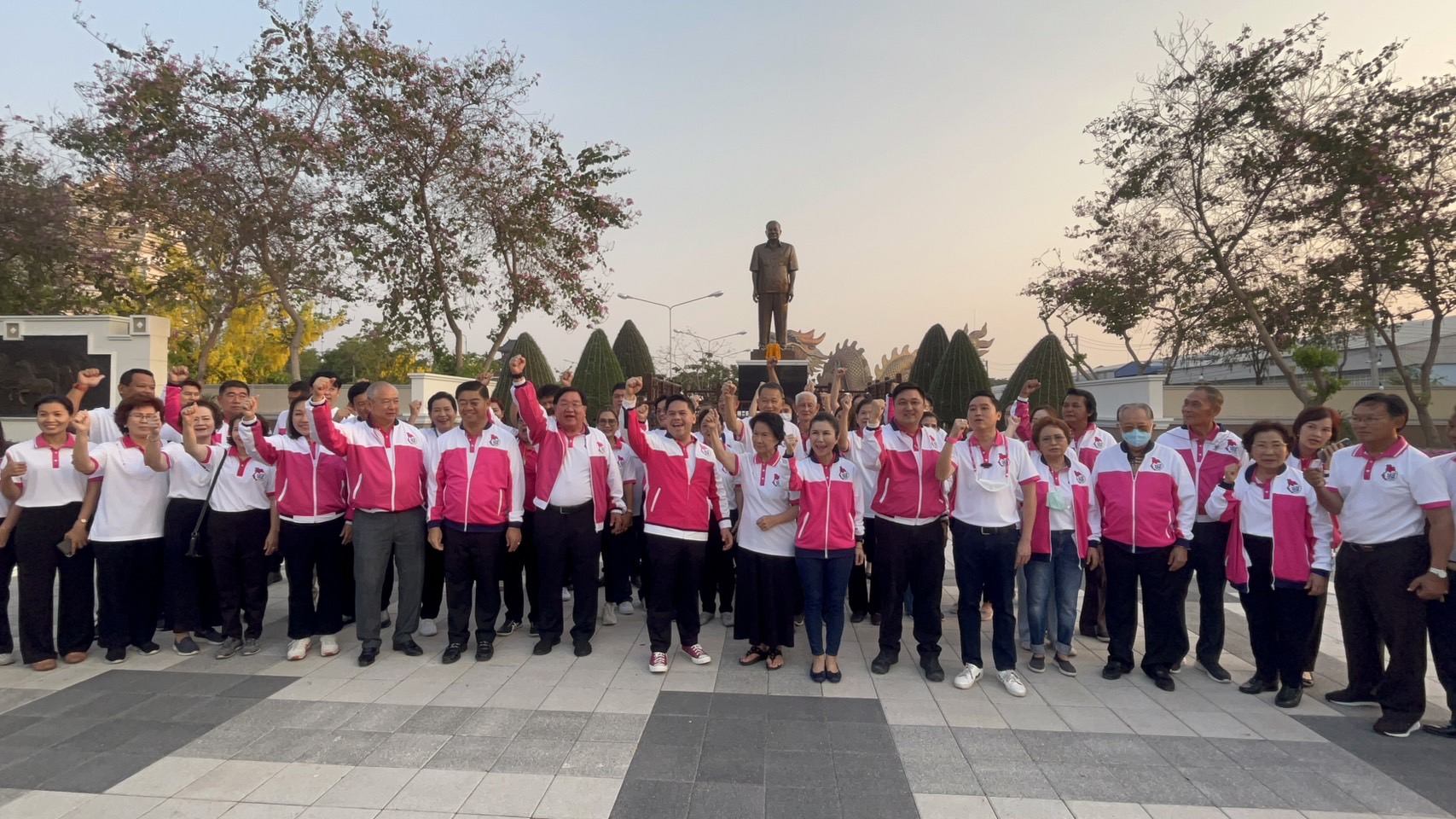 บรรยากาศเปิดรับสมัครสส.เขตวันแรกที่จังหวัดสุพรรณบุรี