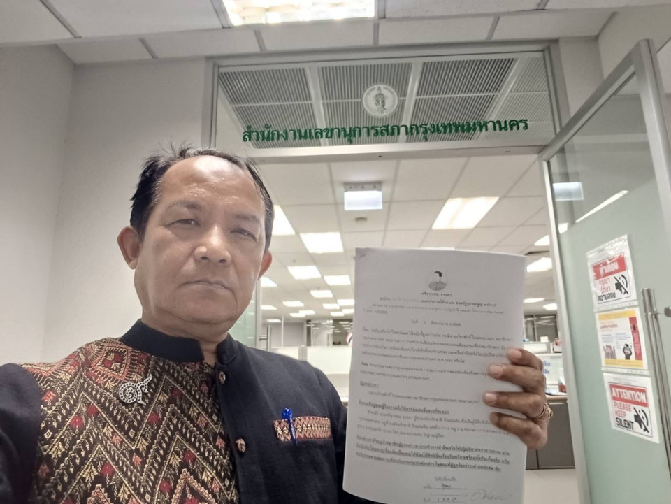 "ศรีสุวรรณ" ร้องสภา กทม. สอบ ส.ก. เสียบบัตรแทนกัน จี้ถอดถอน-เตือนอย่าช่วยกัน
