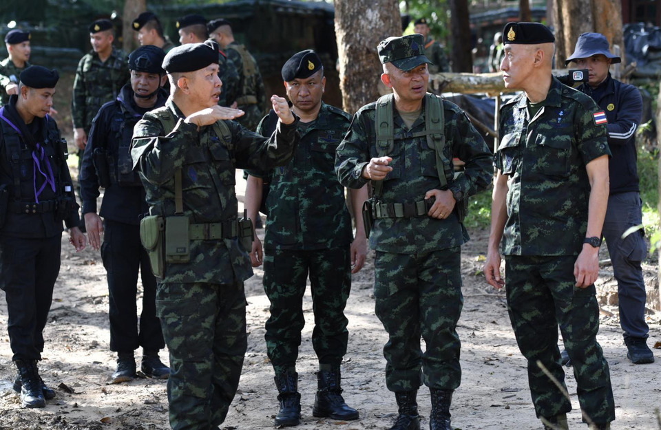 ผช.ผบ.ทบ. ลงพื้นที่กองทัพภาคที่ 2 ตรวจเยี่ยมชายแดนไทย–กัมพูชา เน้นดูแลสวัสดิภาพ-ขวัญกำลังใจทหาร