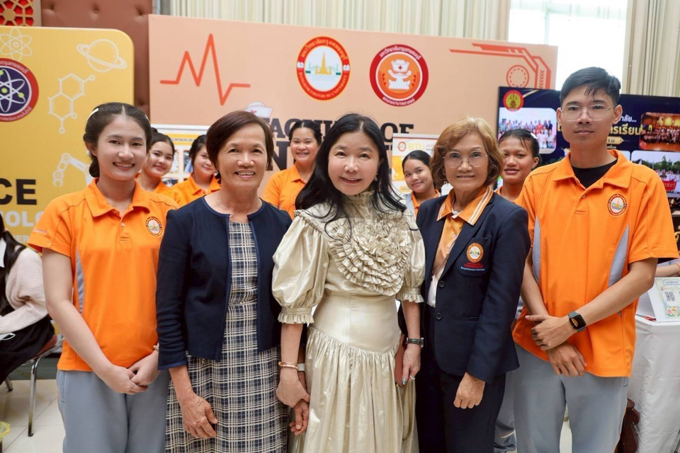 มกธ.คึกคัก! นักศึกษาใหม่แห่รายงานตัว ผู้ปกครองปลื้ม “ศ.ดร.บังอร – ศ.(พิเศษ)ดร.ดวงฤทธิ์” ต้อนรับอบอุ่น