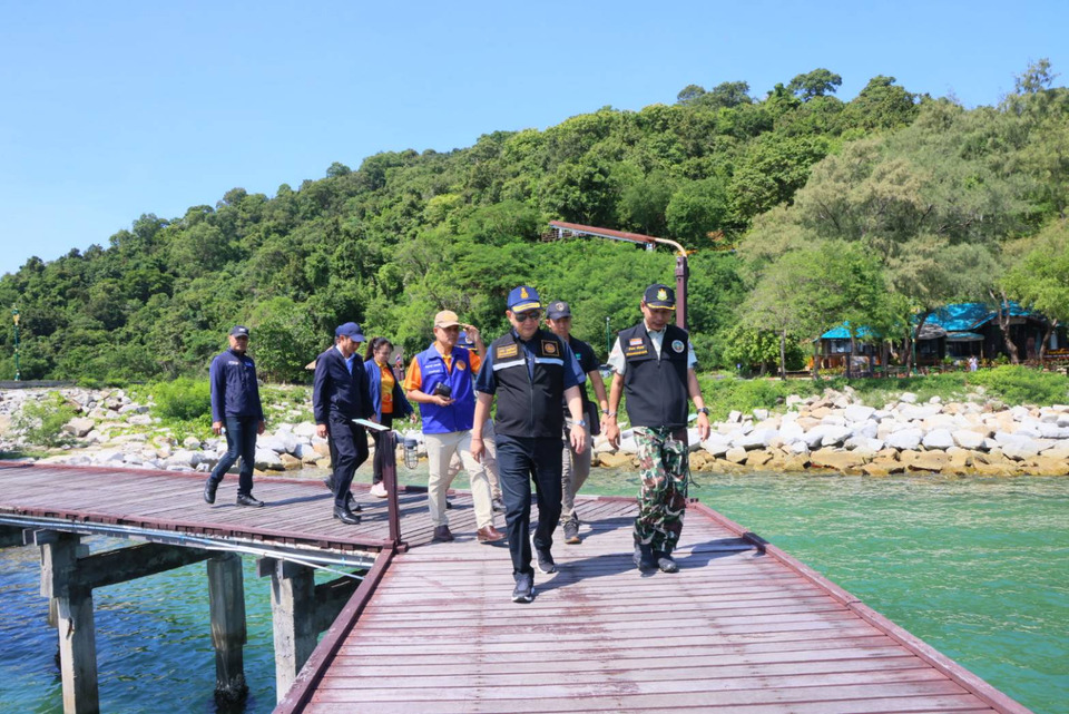 ผู้ว่าฯ ระยอง เร่งแก้น้ำเสีย–ขยะเกาะเสม็ด พร้อมพัฒนาสาธารณูปโภครองรับนักท่องเที่ยว