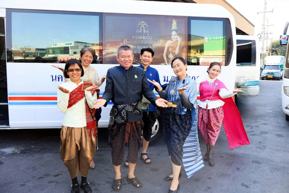 ลพบุรีติดป้ายโปรโมท “งานแผ่นดินสมเด็จพระนารายณ์มหาราช ครั้งที่ 38” บนรถสาธารณะทั่วประเทศ