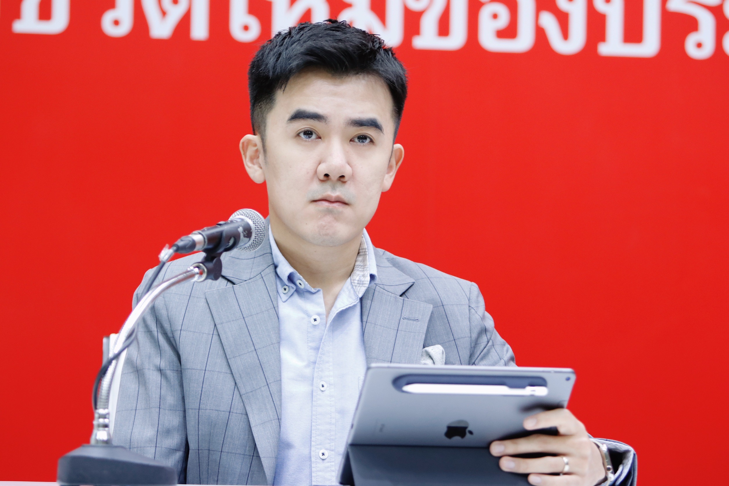 "ชนินทร์" บี้ "ธนกร"  ลงพื้นที่ดูของจริง บ้าง อย่าหลับหูหลับตาเชียร์ "บิ๊กตู่" เกินจริง