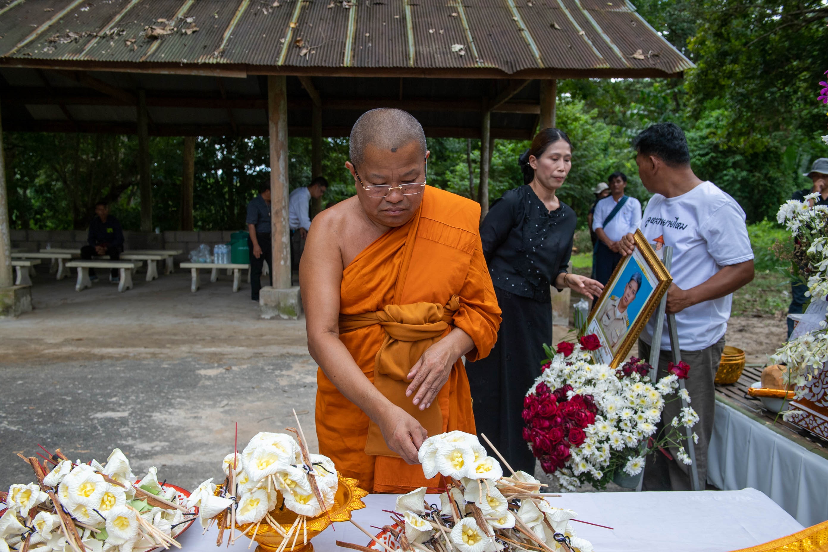 "พระสุมณฑ์ศาสนกิติ์" เป็นประธานในพิธีฌาปนกิจศพ "อุทิศ ล้วนลักษณ์" ผู้ช่วย ผญบ.ห้วยขาน 