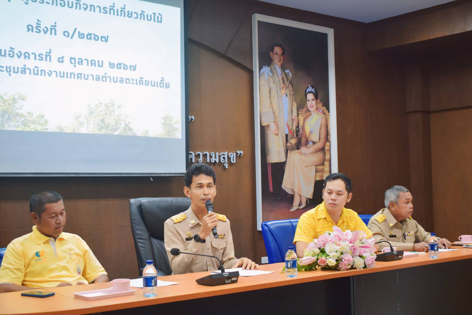 นายกฯทต.ตะเคียนเตี้ยประชุมผู้ประกอบการกิจการค้าไม้พร้อมกำชับห้ามเผาโดยเด็ดขาด 