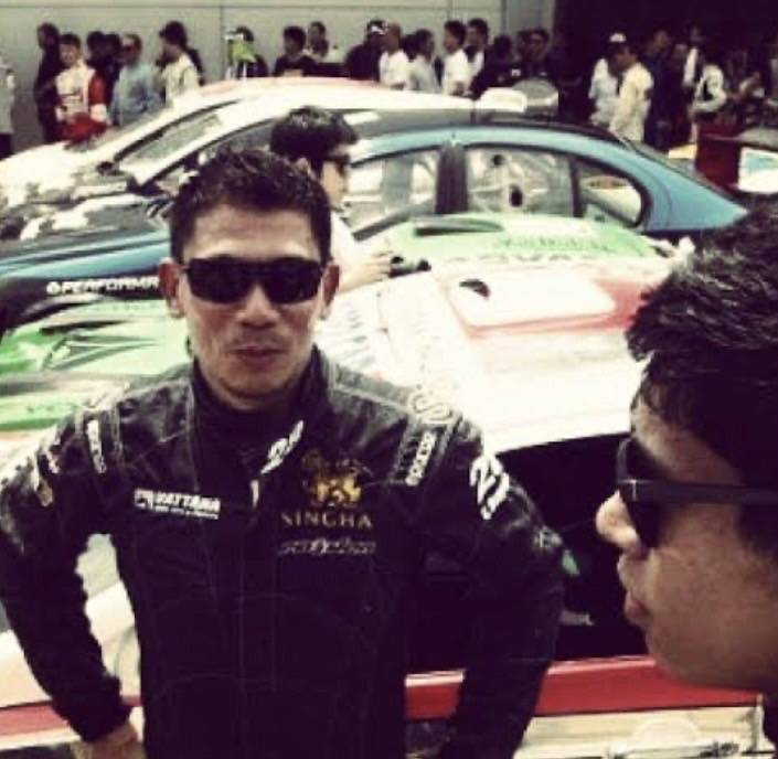 "เอ๋ ชนม์สวัสดิ์" วูบกลางสนามแข่งรถถูกหามส่ง รพ. ยังไม่รู้สึกตัว