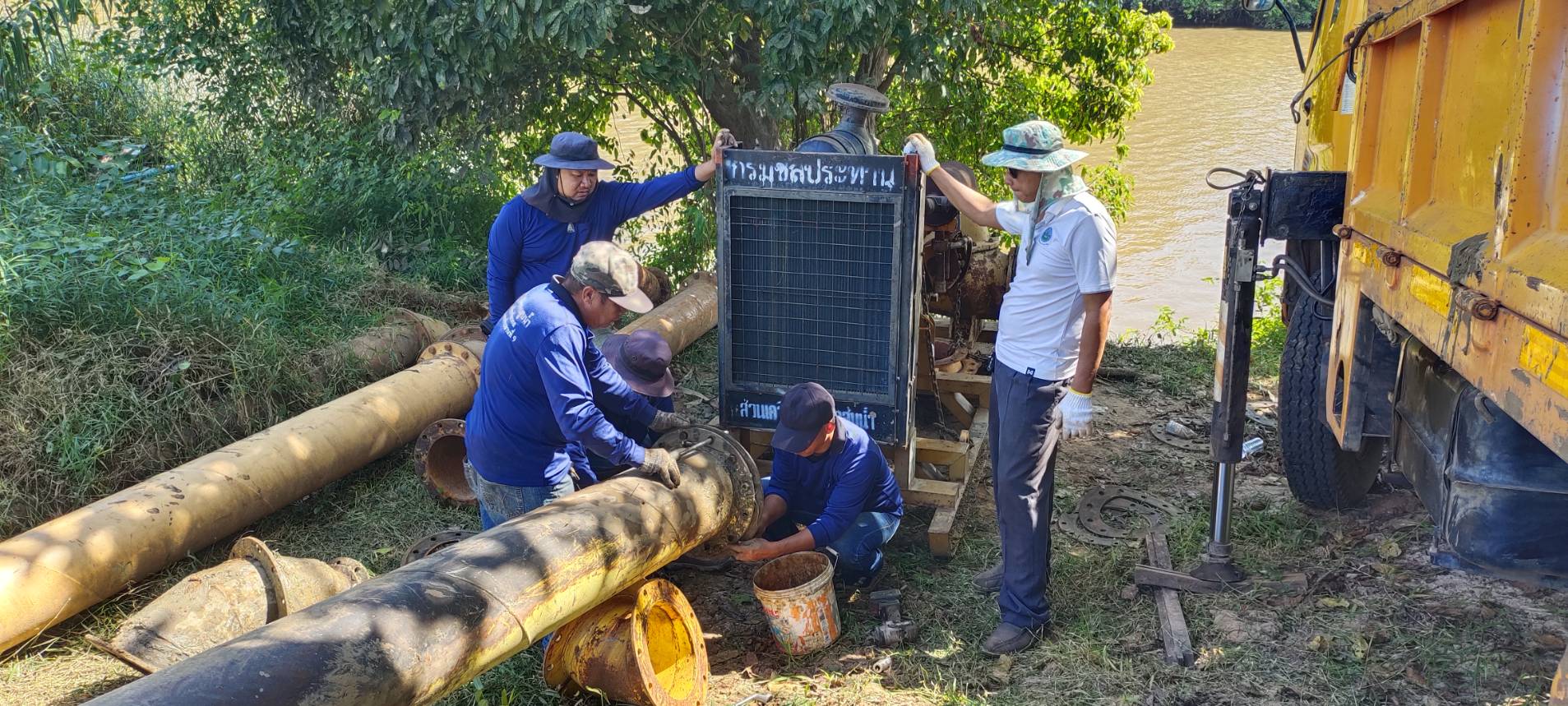 สชป.9 ติดตั้งเครื่องสูบน้ำ ช่วยเหลือเกษตรกรตำบลหาดยาง อำเภอศรีมหาโพธิ