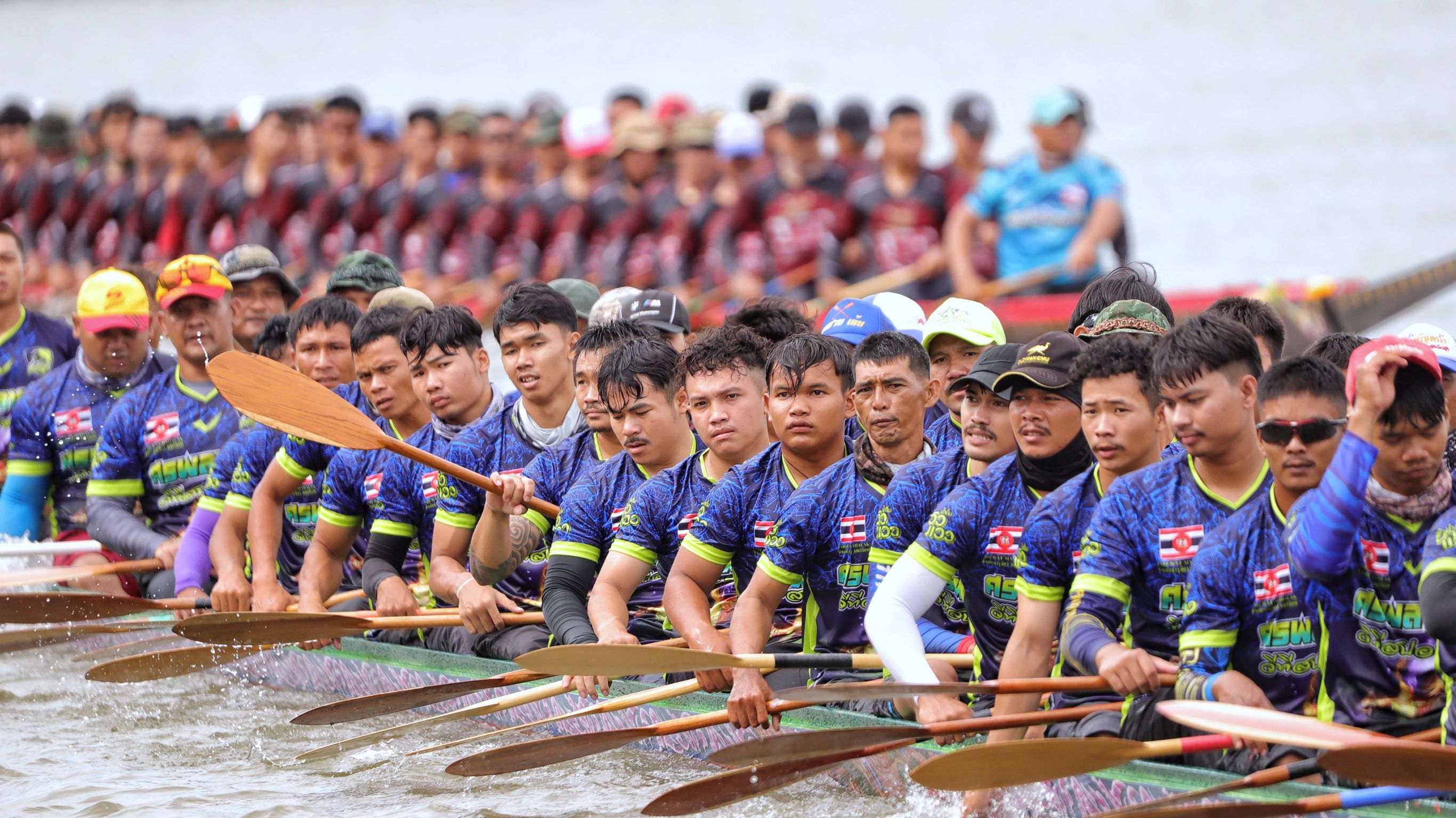 เริ่มแล้วการแข่งขันเรือยาวประเพณีเฉลิมพระเกียรติ
