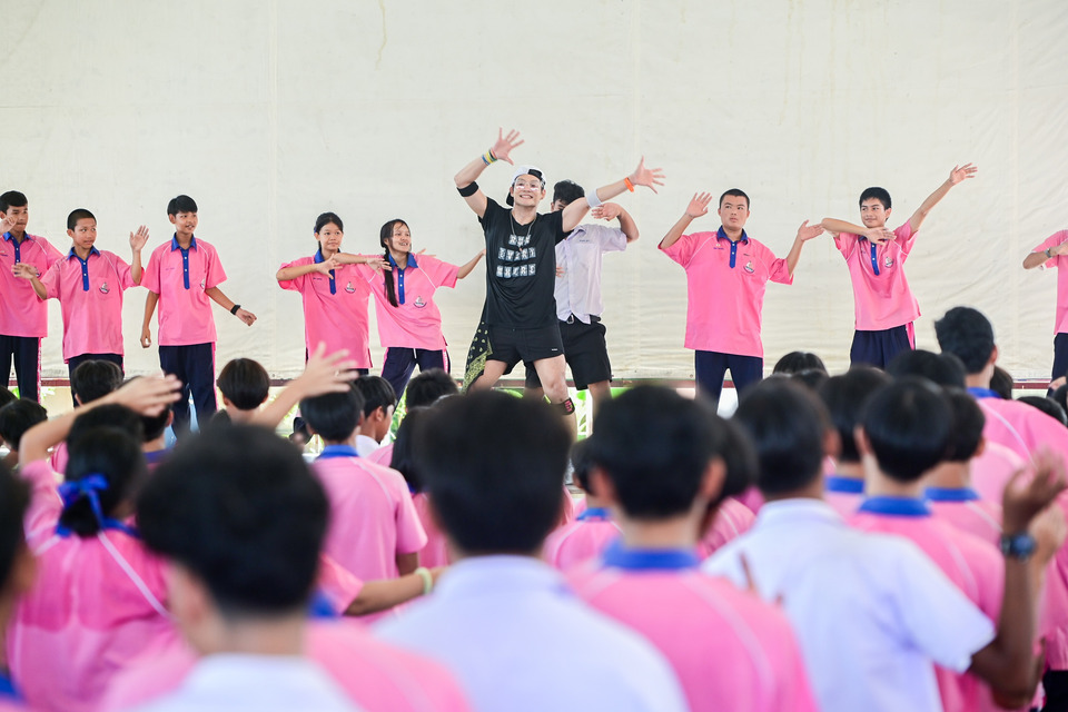 “เนสไลน์” ต่อยอดกระแสเต้นแอโรบิคฟีเวอร์ บุกโรงเรียนชวน Gen Z ออกสเต็ปแดนซ์สุดพลัง