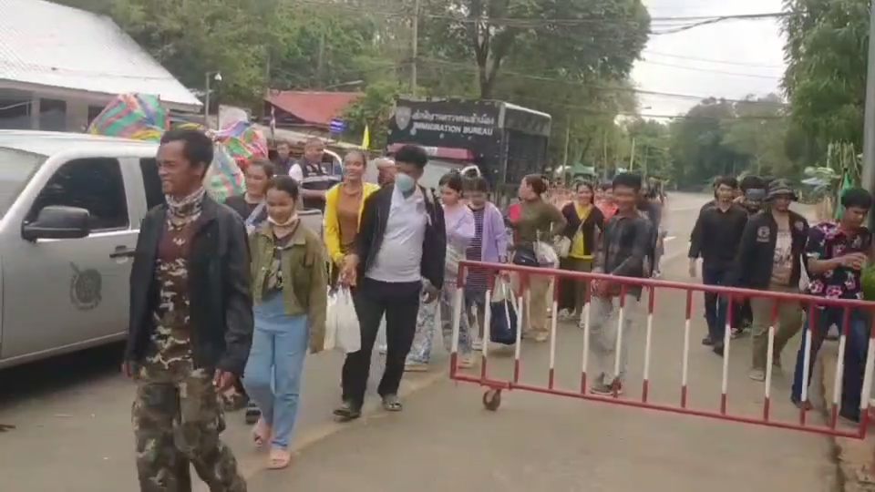 เขมรลดวีซ่าคนไทยเหลือ 7 วันกระทบคนไทยผ่านด่านช่องจอมไม่มาก ส่วนใหญ่มีแต่ผีพนันข้ามแดน