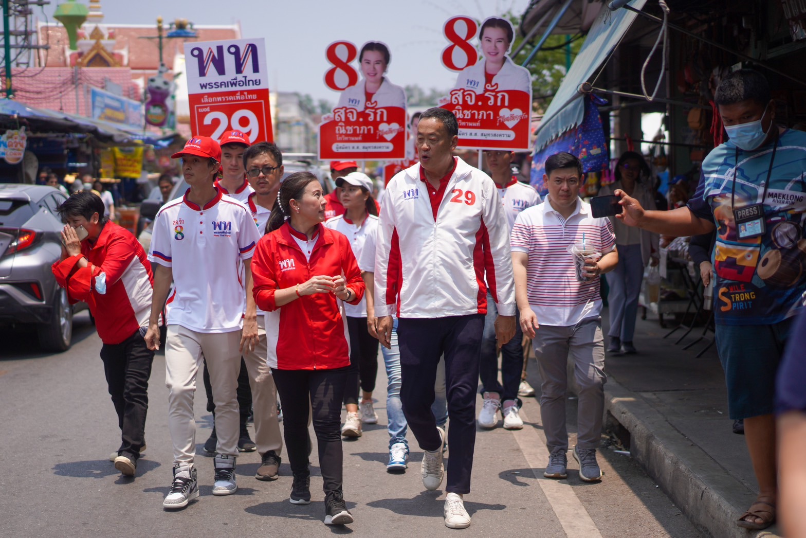 "เศรษฐา" ควง "พานทองแท้" ลุย "สมุทรสาคร-สมุทรสงคราม" เดินตลาดมหาชัย รับฟังปัญหาประมง พร้อมเดินสายไหว้พระขอพรรับสงกรานต์