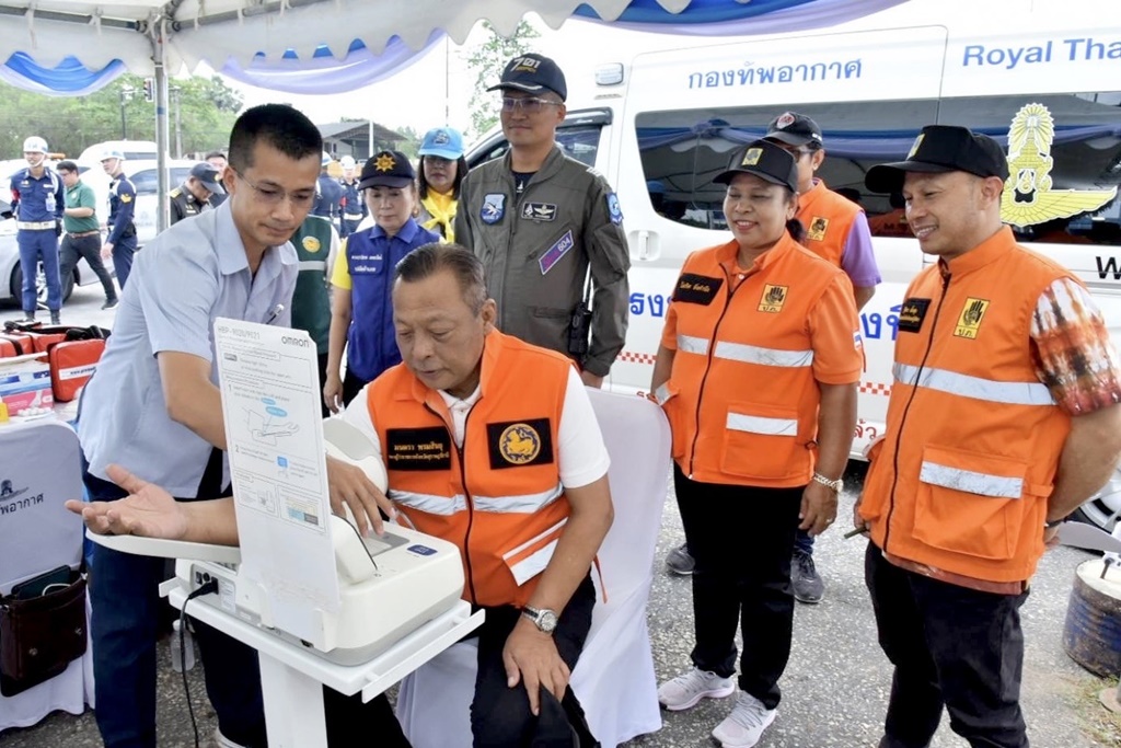 รองผู้ว่าฯสุราษฎร์ธานีทั้ง 4 ปูพรม กำชับจุดตรวจถนนสายหลักและด่านชุมชน เฝ้าระวังอุบัติเหตุทางถนนช่วงสงกรานต์ 