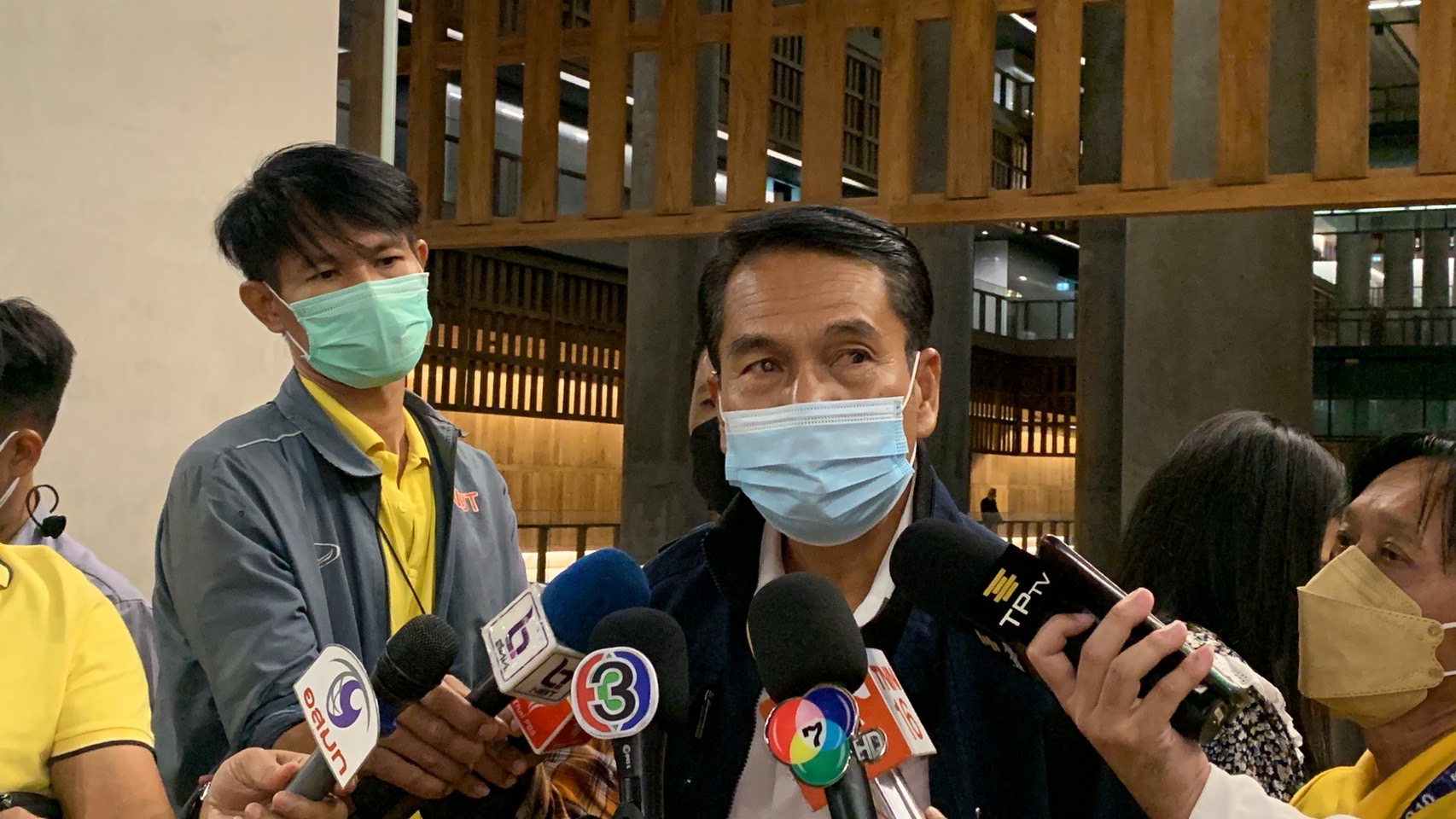 "ปธ.วิปฝ่ายค้าน"  ขู่นับองค์ประชุมทุกครั้ง ถ้า "รัฐมนตรี" หนีแจงกระทู้ ชี้ใครมาเป็น "ปธ.วิปรัฐบาล" ต้องทำงานหนัก 