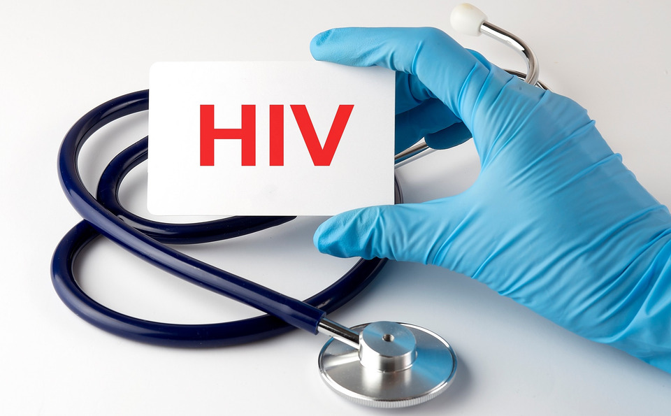 แพทย์เตือน “แฟชั่นไม่ใส่ถุง” ระบาด เสี่ยง HIV 