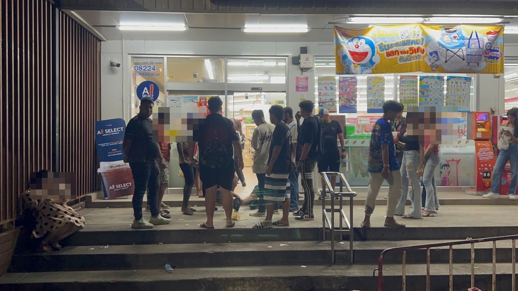 พนักงานร้านสะดวกซื้อฉุนนทท.อินเดียโวยวายทวงสินค้าเรียกคนนอกทำร้ายบาดเจ็บ 