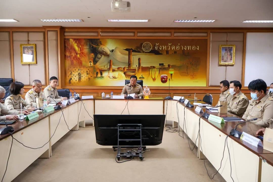 ผู้ว่าฯอ่างทองประชุมติดตามการแก้ไขปัญหาไฟป่าฝุ่นPM2.5 และเตรียมรับมือสถานการณ์ภัยแล้ง    