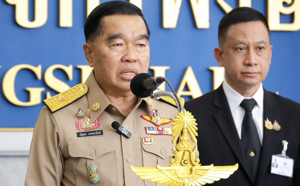 "บิ๊กเล็ก" กำชับ "ผบ.เหล่าทัพ" ดูแล "พลทหาร-นายสิบ" ย้ำผิดก็ว่าไปตามผิด