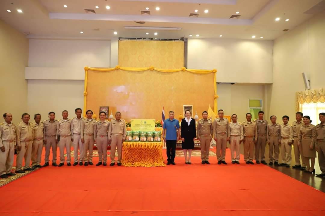 มุกดาหาร สภาเกษตรกรแห่งชาติ น้อมเกล้าฯ ถวายข้าวสารเพื่อเป็นพระราชกุศล เฉลิมพระเกียรติ