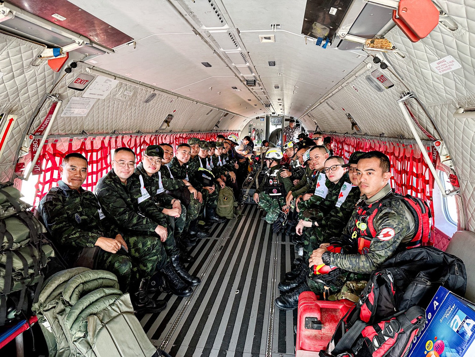“กองทัพบก”ส่ง M-MERT - MALS บิน C-295 จากนครสวรรค์ถึงหาดใหญ่ เสริมกำลังแพทย์ทหารช่วยน้ำท่วมภาคใต้
