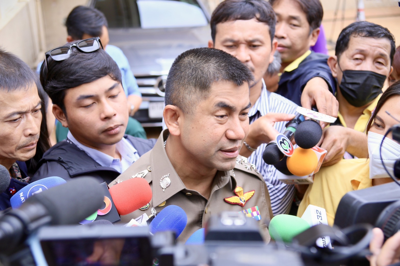 "บิ๊กต่อ-บิ๊กโจ๊ก" เข้ารายงานตัวปลัด สปน.แล้ว  "พล.ต.อ.สุรเชษฐ์" ยันไม่กังวล เชื่อมั่น 3 กรรมการสอบข้อเท็จจริง  