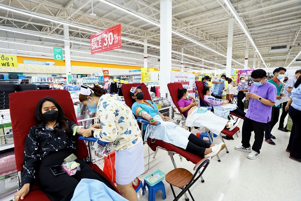 แรงงานประจวบฯ น้ำใจงามร่วมบริจาคโลหิตช่วยเพื่อนมนุษย์  
