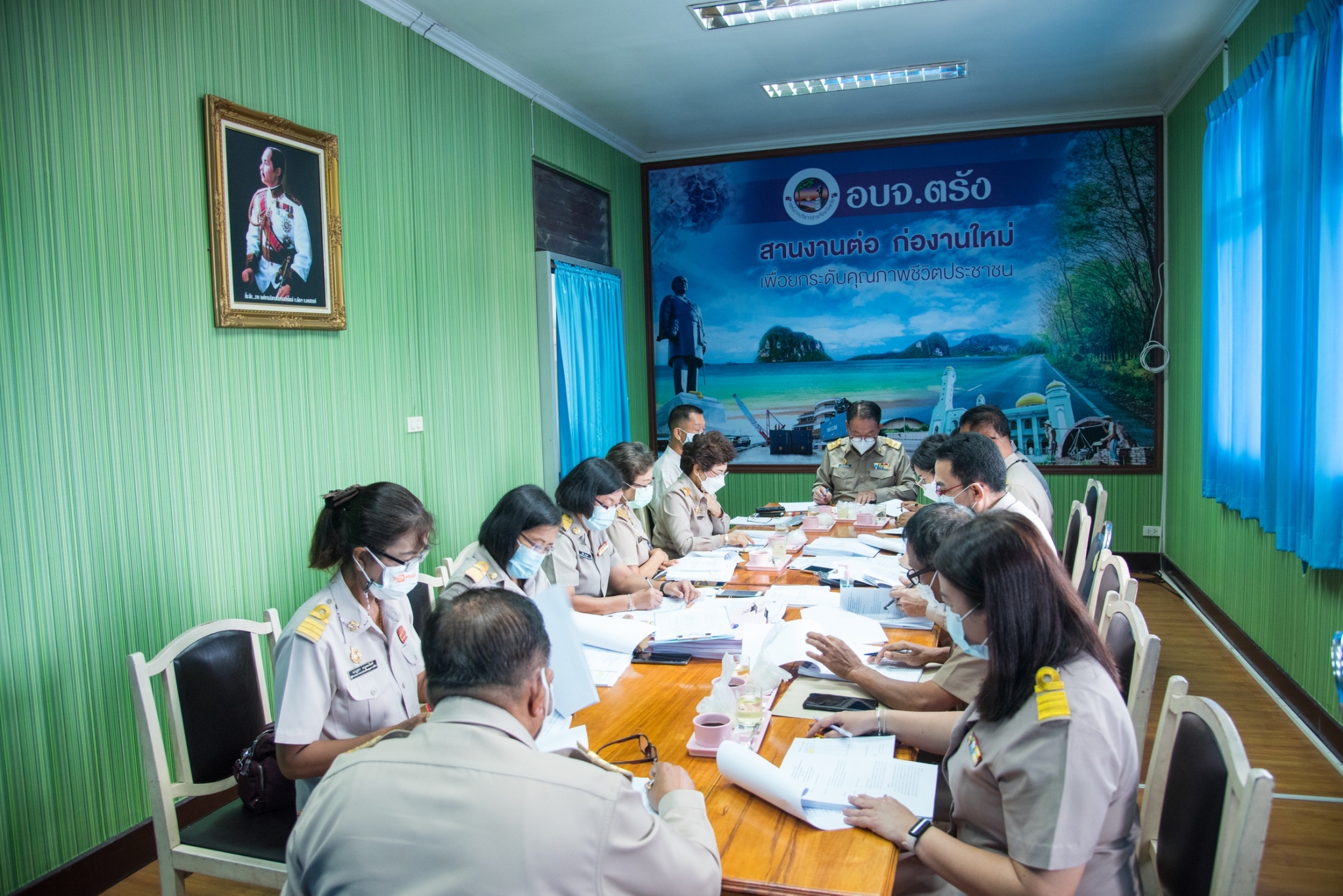 อบจ.ตรังพิจารณาเลื่อนเงินเดือนข้าราชการ เพิ่มค่าจ้างลูกจ้างประจำ