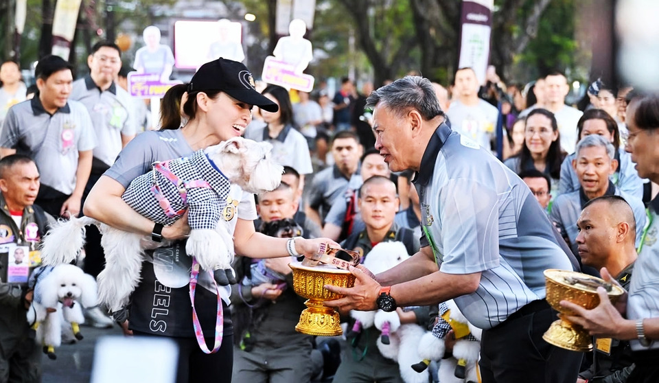 สมเด็จพระนางเจ้าฯ พระบรมราชินี เสด็จพระราชดำเนินไปทรงร่วมเดิน โครงการ “รัน ฟอร์ วีลส์#5