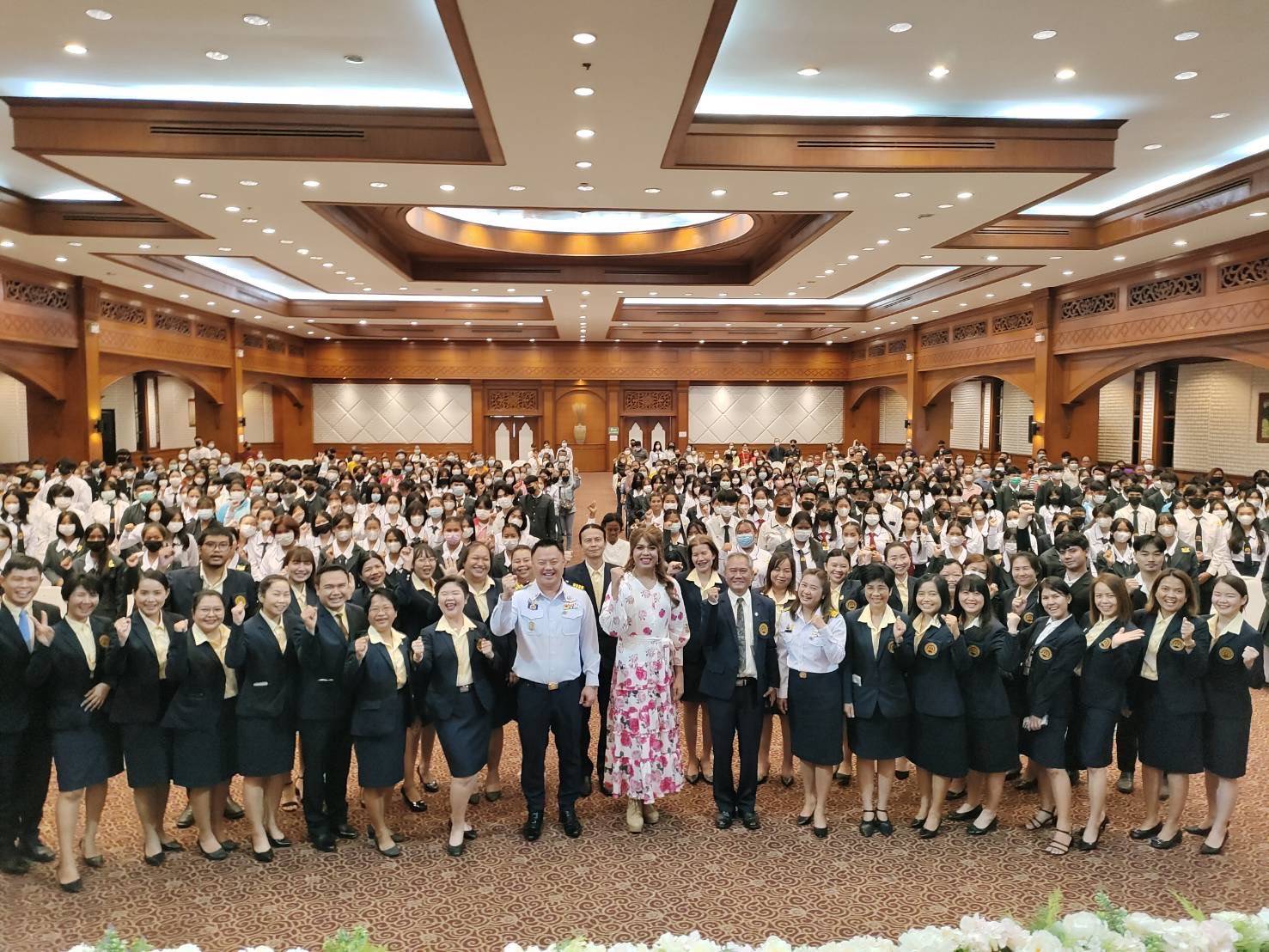 "แพรี่ ไพรวัลย์"จัดเต็มบรรยายพิเศษร่วมสร้างแรงบันดาลใจให้นักศึกษาใหม่วิทยาลัยอาเทค ระยอง
