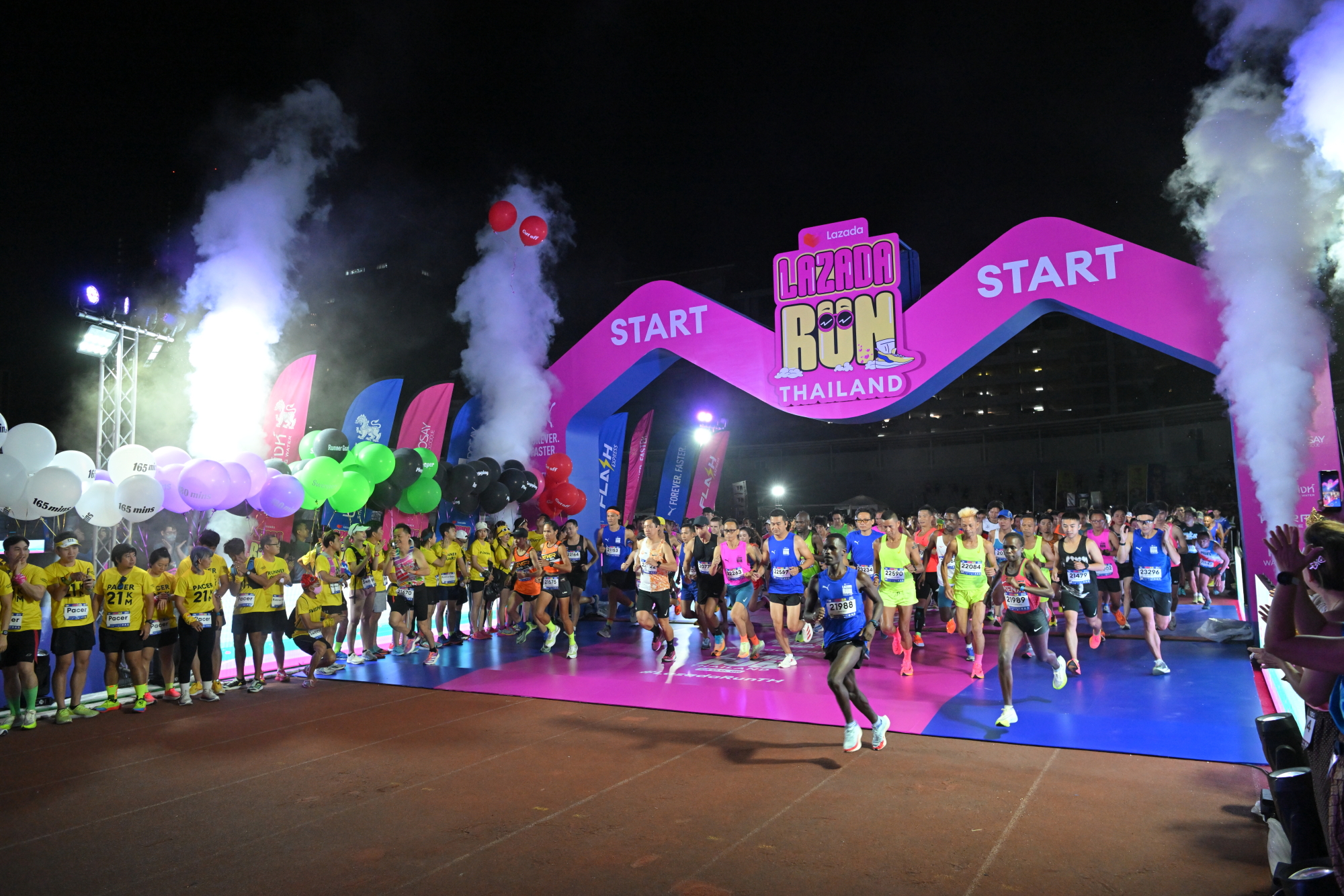 นักวิ่งนับหมื่นแห่ร่วม "Lazada Run" คัดแชมป์ร่วมงานใหญ่ที่แดนลอดช่อง