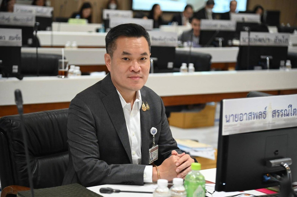 “อาสพลธ์ สรรณ์ไตรภพ” ส.ส.ภูมิใจไทย จุดประเด็นร้อน! เสนอแก้ กม.ลูก ตัดเงินเดือน ส.ส. ขาดประชุม–งดงบอาหาร ซื้อกินเอง