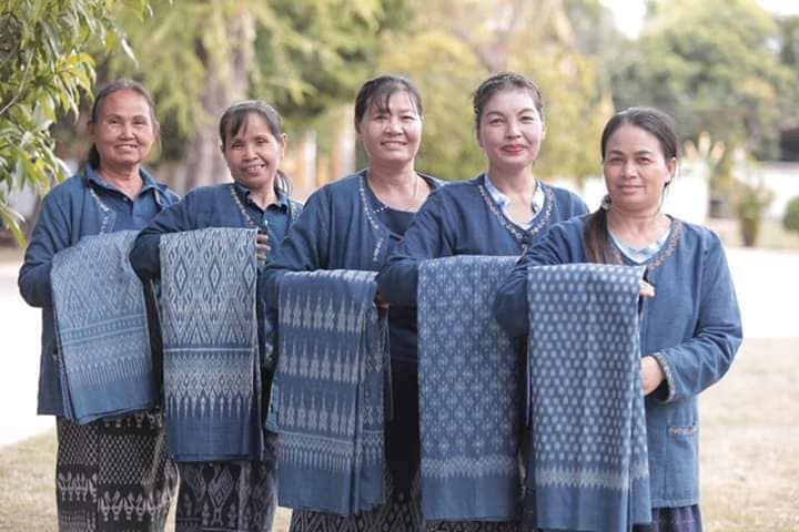 ศูนย์ภูพานฯ ขยายผลผ้าไหมย้อมคราม ส่งเสริมเพิ่มมูลค่า