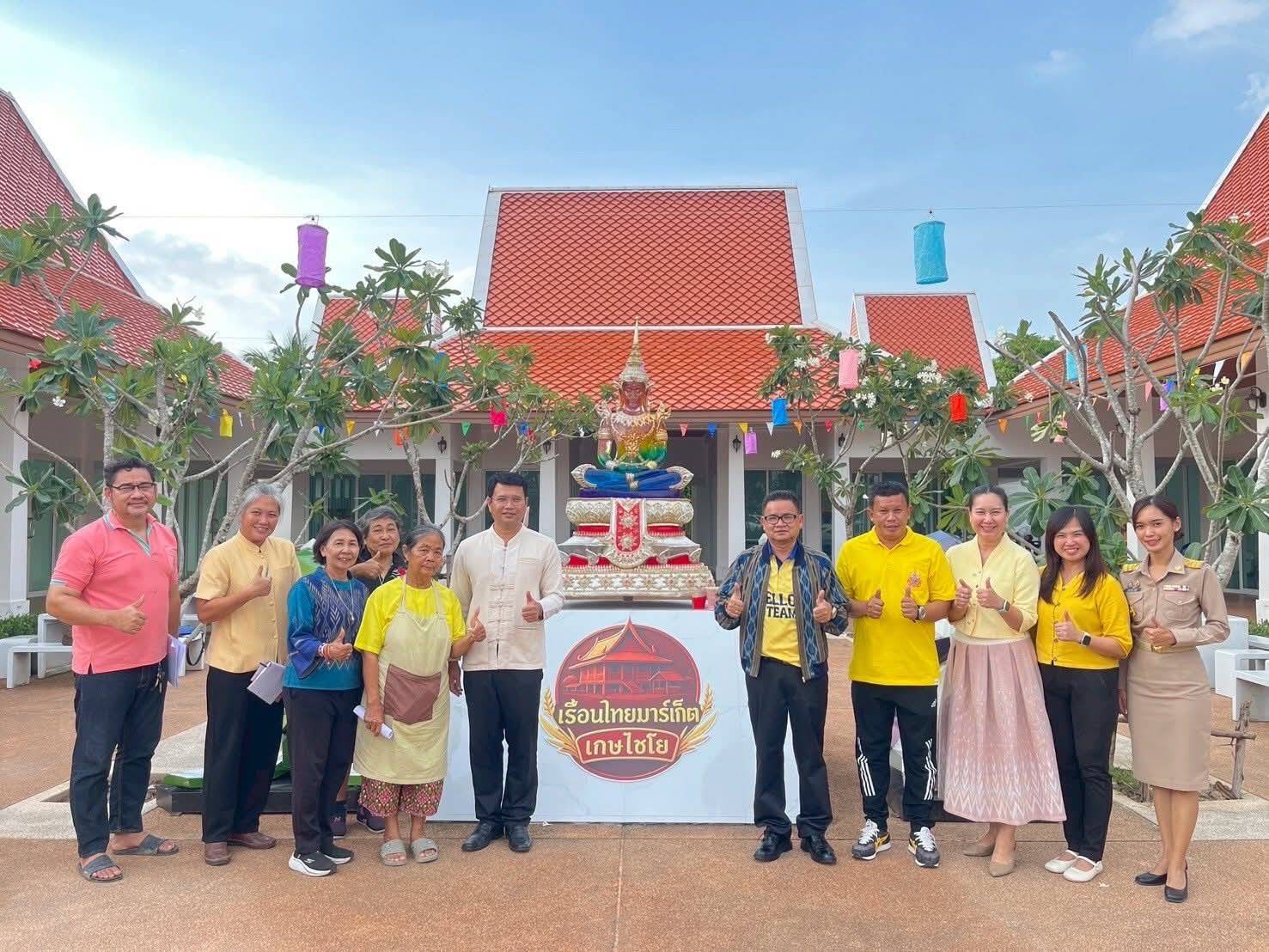 พช.อ่างทอง ขับเคลื่อนศูนย์จำหน่าย OTOP วัดไชโย หนุนสินค้าชุมชนสู่ตลาดท่องเที่ยว