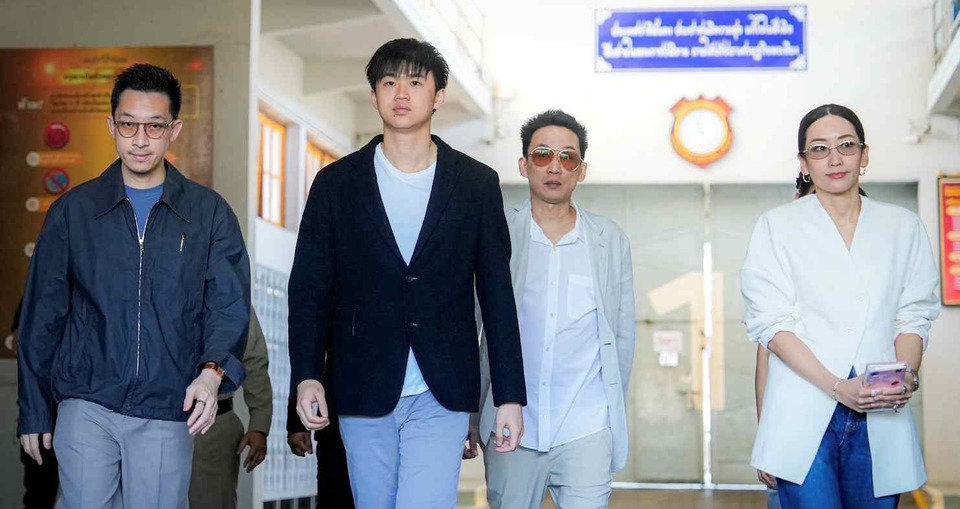 “เอม–โอ๊ค” พา “น้องไปป์” บินจากต่างแดน เยี่ยม “ทักษิณ” ครั้งแรกหลังปีใหม่ 69 เสื้อแดงโผกอด ดีใจเจอรอบ 7 ปี