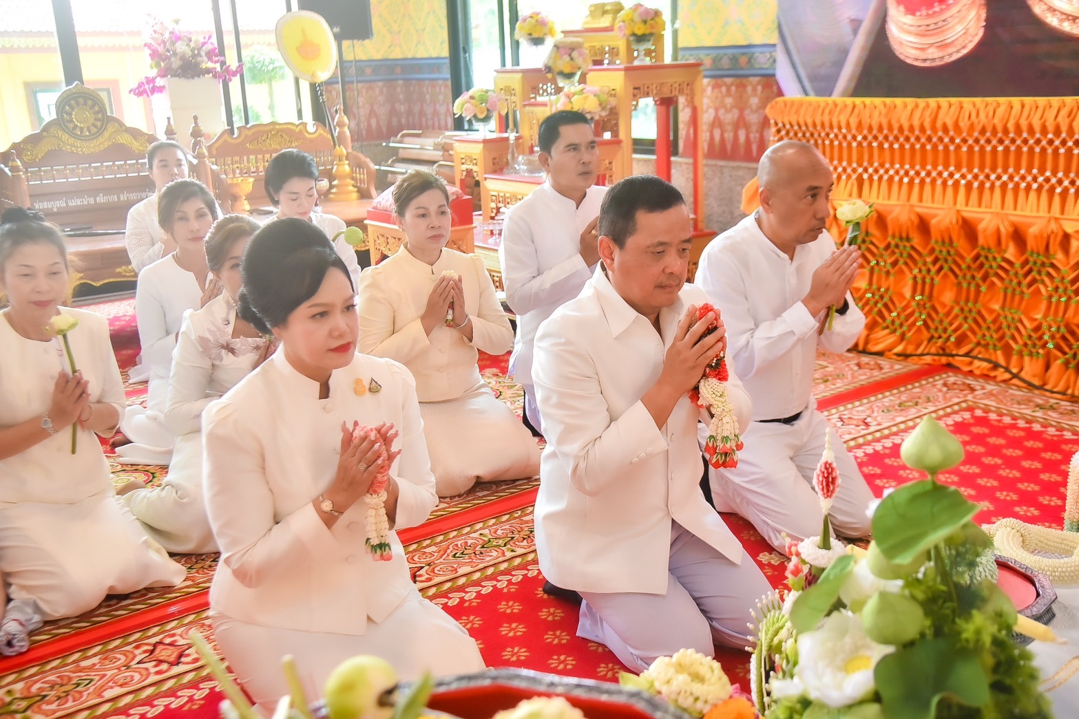 ผู้ว่าฯ สุราษฎร์ธานีร่วมเข้าสักการะพระบรมสารีริกธาตุ และพระอรหันตธาตุของพระสารีบุตรและพระโมคคัลลานะ