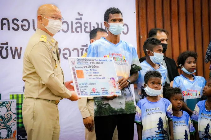 รมว.พม. และคณะผู้บริหารลงพื้นที่ยะลา เร่งพัฒนาคุณภาพชีวิตกลุ่มโอรังอัสลี พร้อมบูรณาการหน่วยงานช่วยเหลือกลุ่มเปราะบางในพื้นที่ 