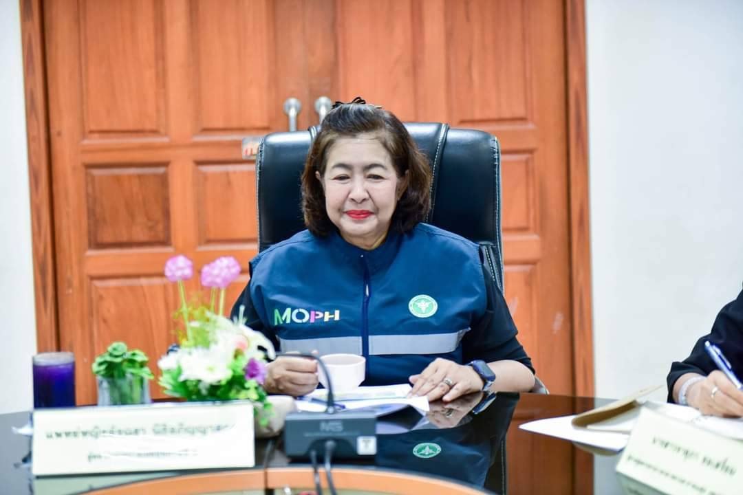  สสจ.กาญจน์ร่วม ผอ.รพ.สังขละบุรี และคณะทำงาน สธ.และคณะ รพ. ร่วมต้อนรับผู้ตรวจราชการกระทรวงเขต 5