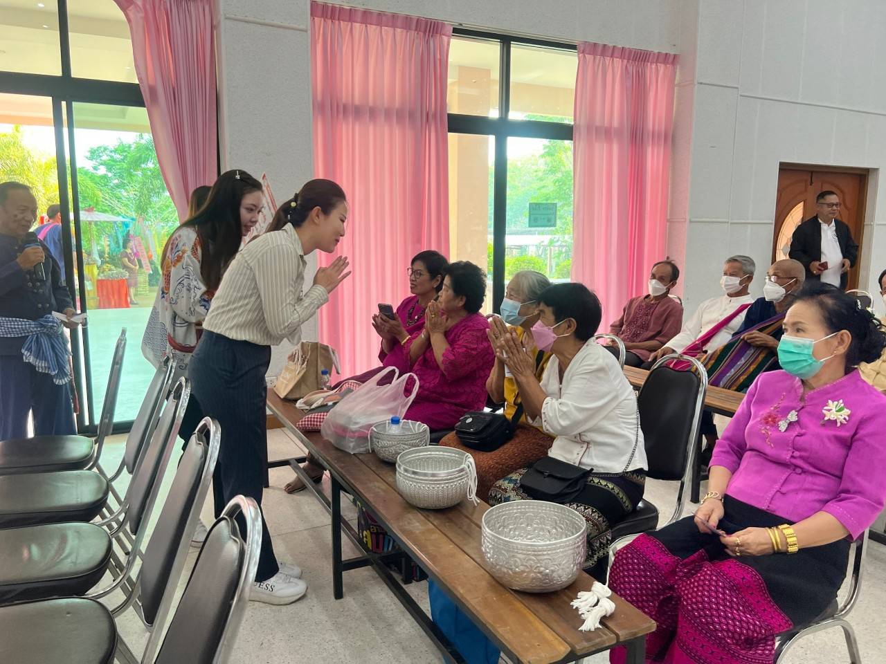 น้องเอ็ม กุสุมา บัวพันธ์ สาดนโยบาย รับสงกรานต์ แก้ปัญหาฝุ่น PM 2.5 @เทศบาลตำบลบ้านกลาง