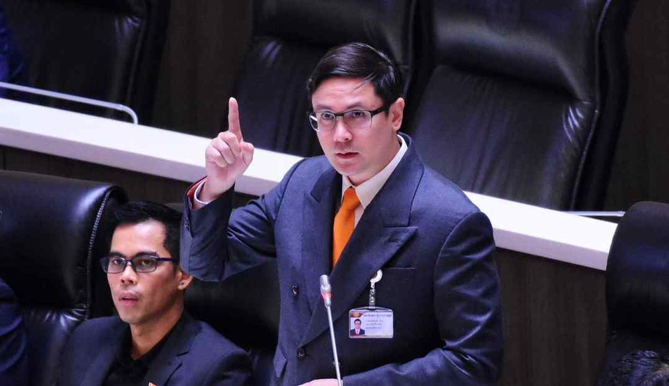 เดือด! “รังสิมันต์ โรม” เปิดหลักฐานเงินกู้ 100 ล้าน ซัดทุนเทา-น้ำมันเถื่อน จี้รัฐบาล “อนุทิน” แจง