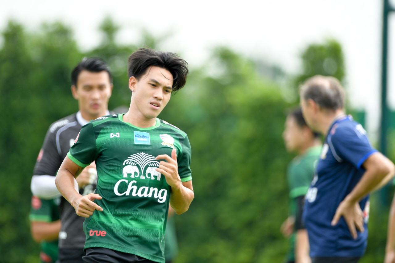 “ช้างศึก”เรียก"ลีซอ-พีรดนย์"เสียบแทน"โด-มุ้ย"ที่ถอนตัว