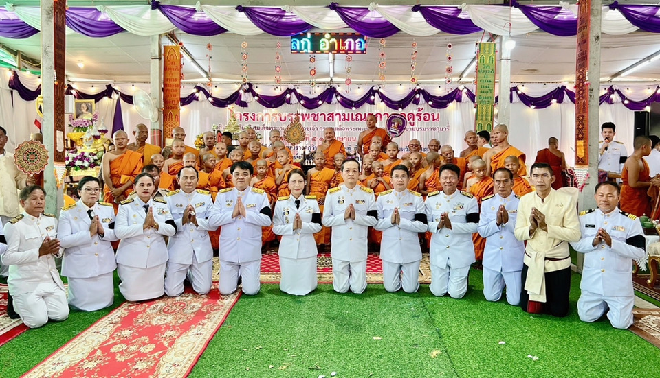โปรดเกล้าฯ พระราชทานผ้าไตร โครงการบรรพชาเฉลิมพระเกียรติ 2 เม.ย.