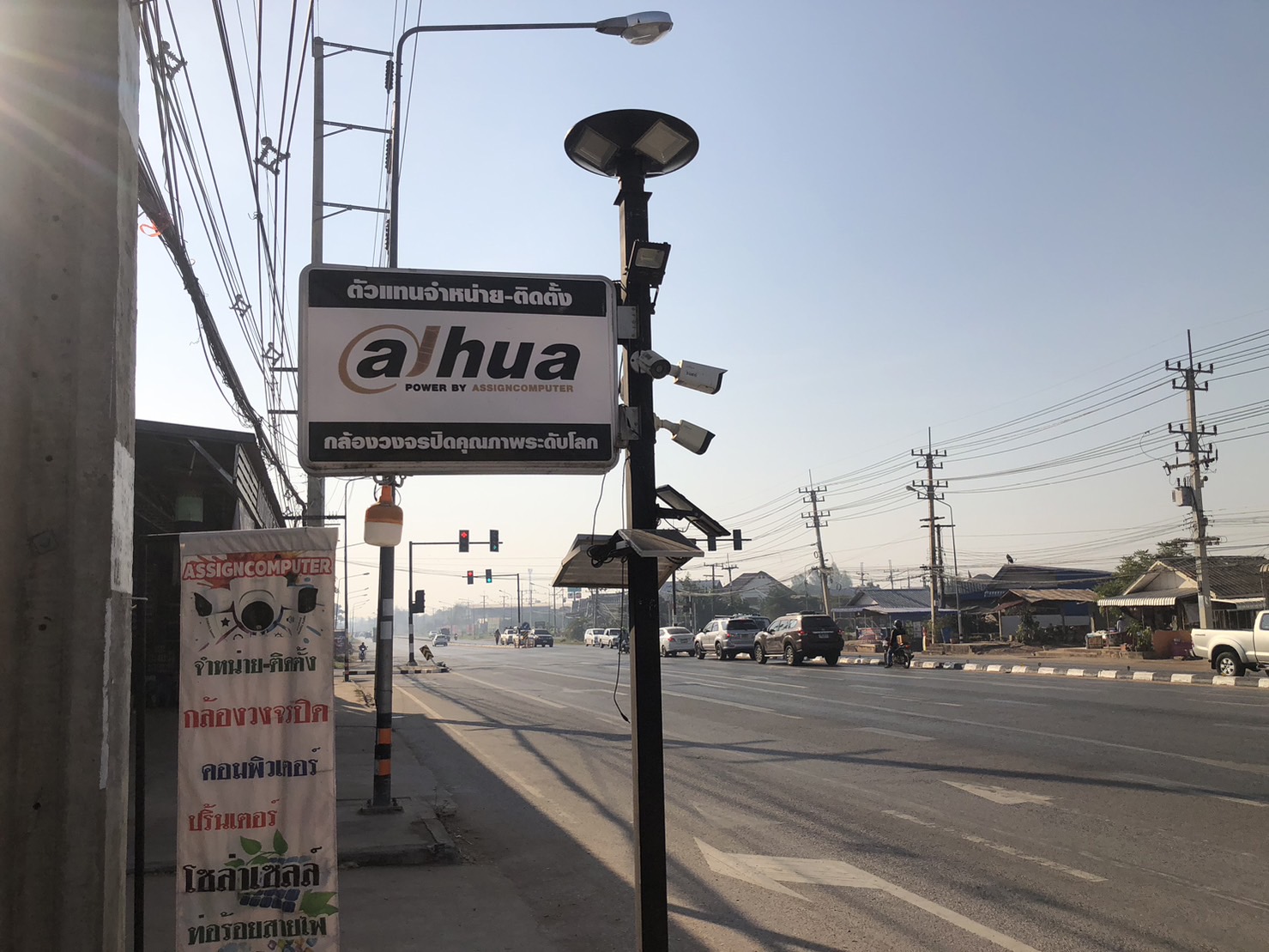 วงจรปิดจับภาพนาทีกระบะซิ่งชนสนั่นสี่แยกไฟแดงบ้านหลุบ​ เสียหาย3คัน​ ​บาดเจ็บหลายราย