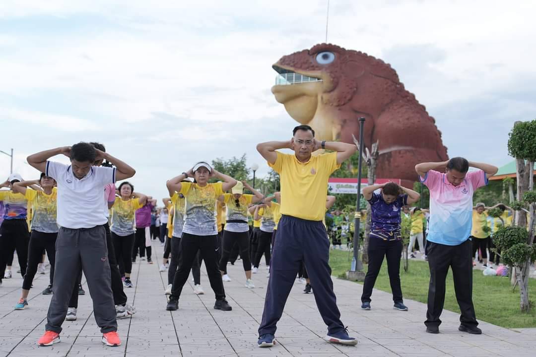 "ยโสธร"ผู้ว่าฯพาฟิตนำออกกำลังกายเพื่อสุขภาพที่ลานวิมานพญาแถน  