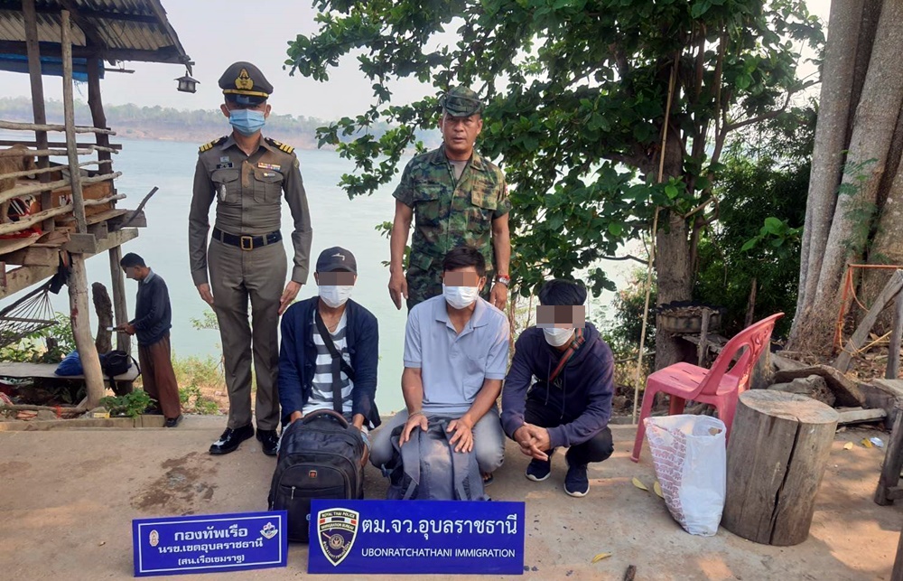 จับ 3 หนุ่มชาวลาวริมฝั่งโขง นั่งรอรถตู้มารับไปทำงาน กทม. 