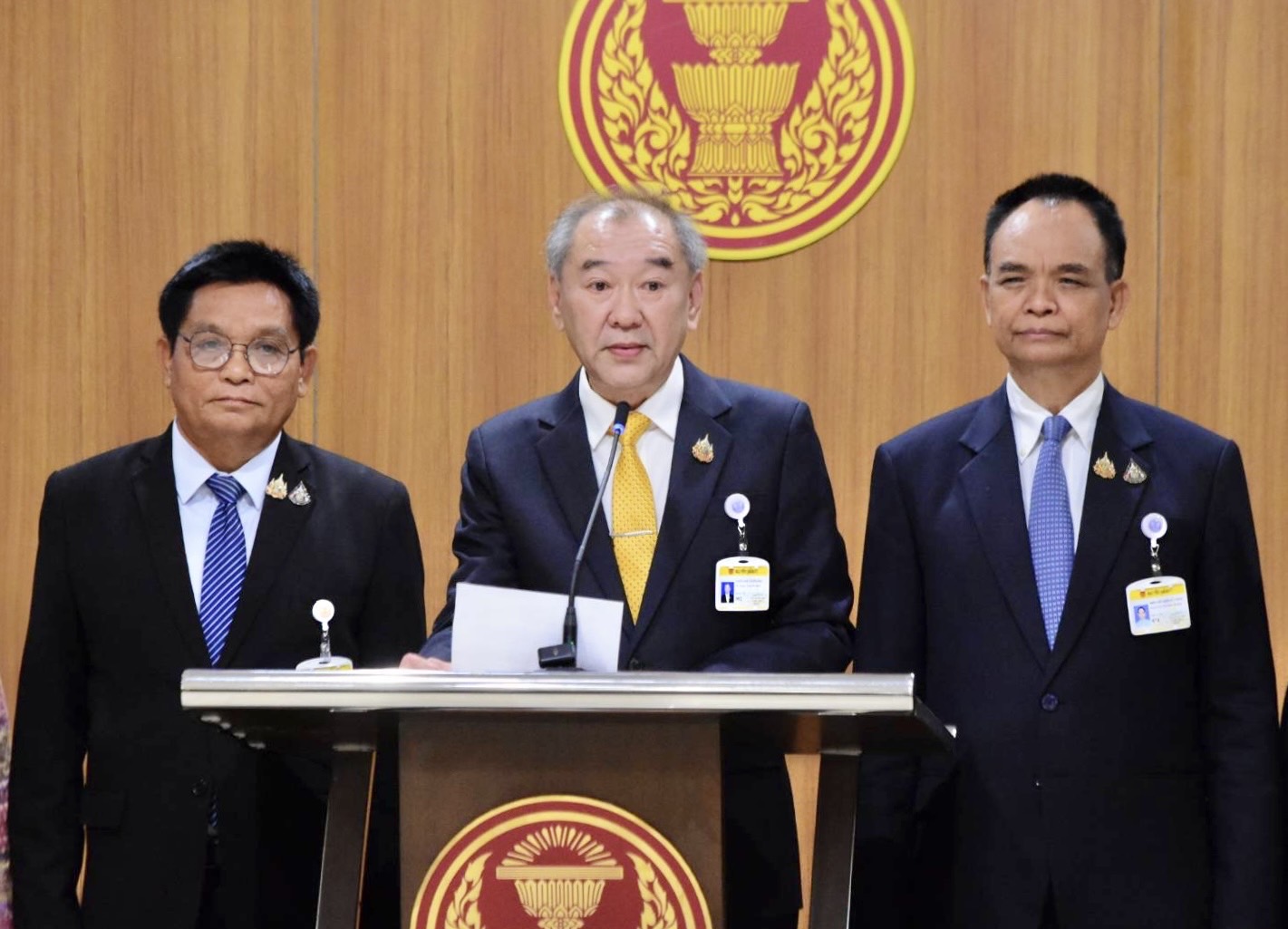 "2 กมธ.วุฒิฯ" จับมือสอบ "มติแพทยสภา" ปม "ชั้น 14 " หวั่นกระทบกระบวนการยุติธรรม ปัดเอาคืน "คดีฮั้วสว." 