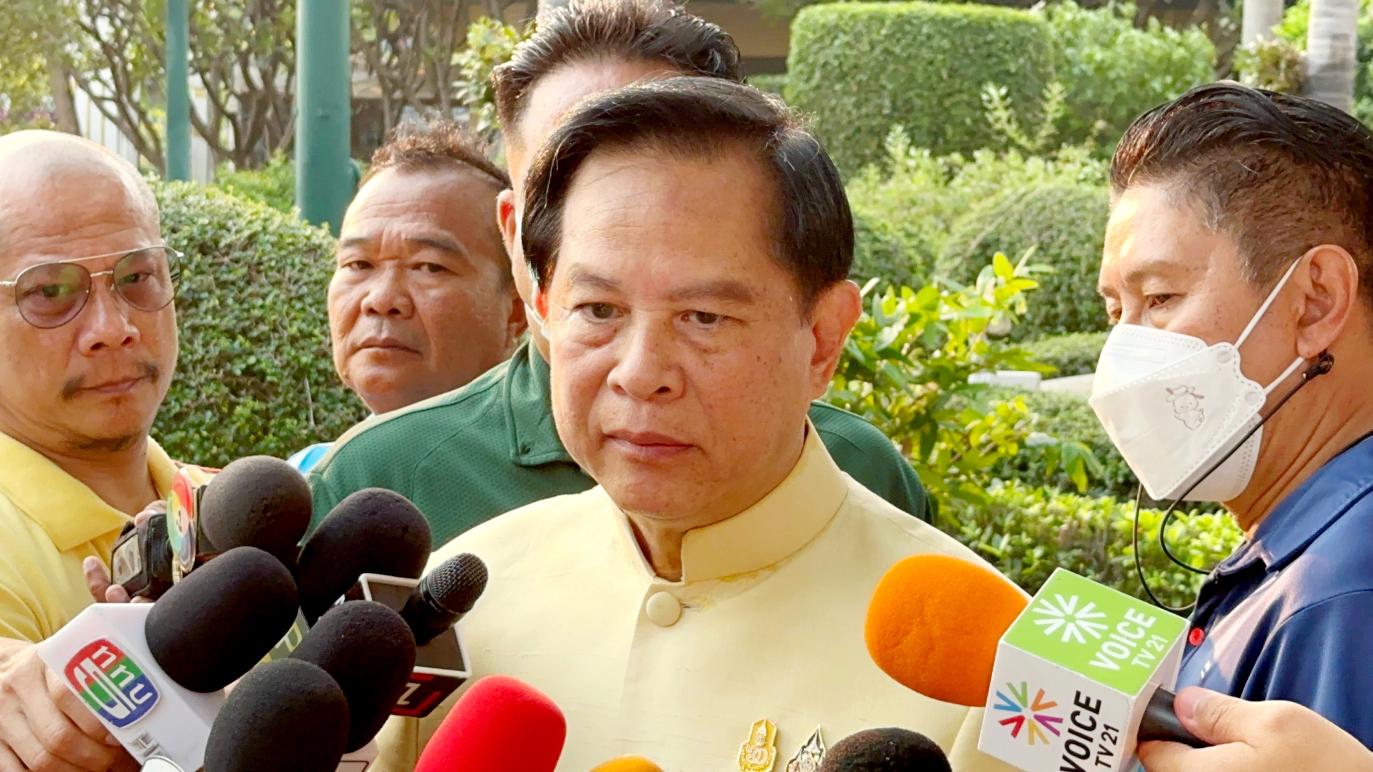 "พีระพันธุ์" ให้ "บิ๊กตู่" ตัดสินใจเองร่วมวงดีเบต ลั่น รทสช. ไม่ใช้นโยบายสุดโต่งเหมือนบางพรรคหาเสียง