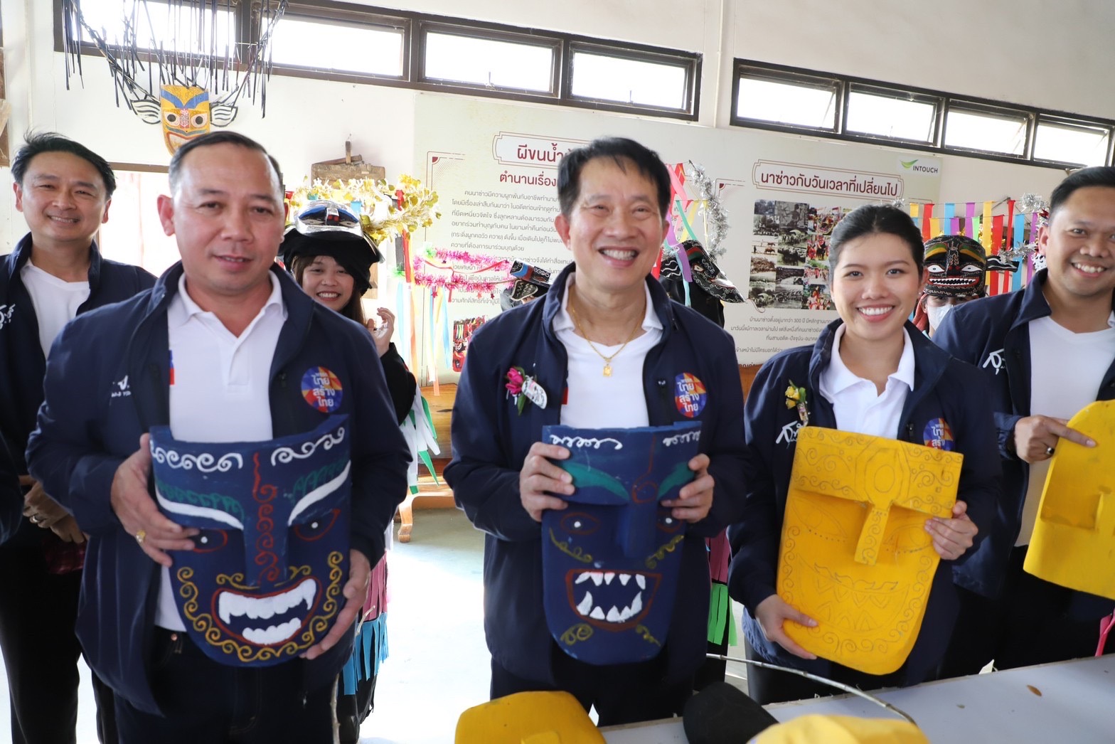 "สุพันธุ์" นำทีมเศรษฐกิจ ทสท. ขายนโยบายแก้หนี้ชาวเมืองเลย