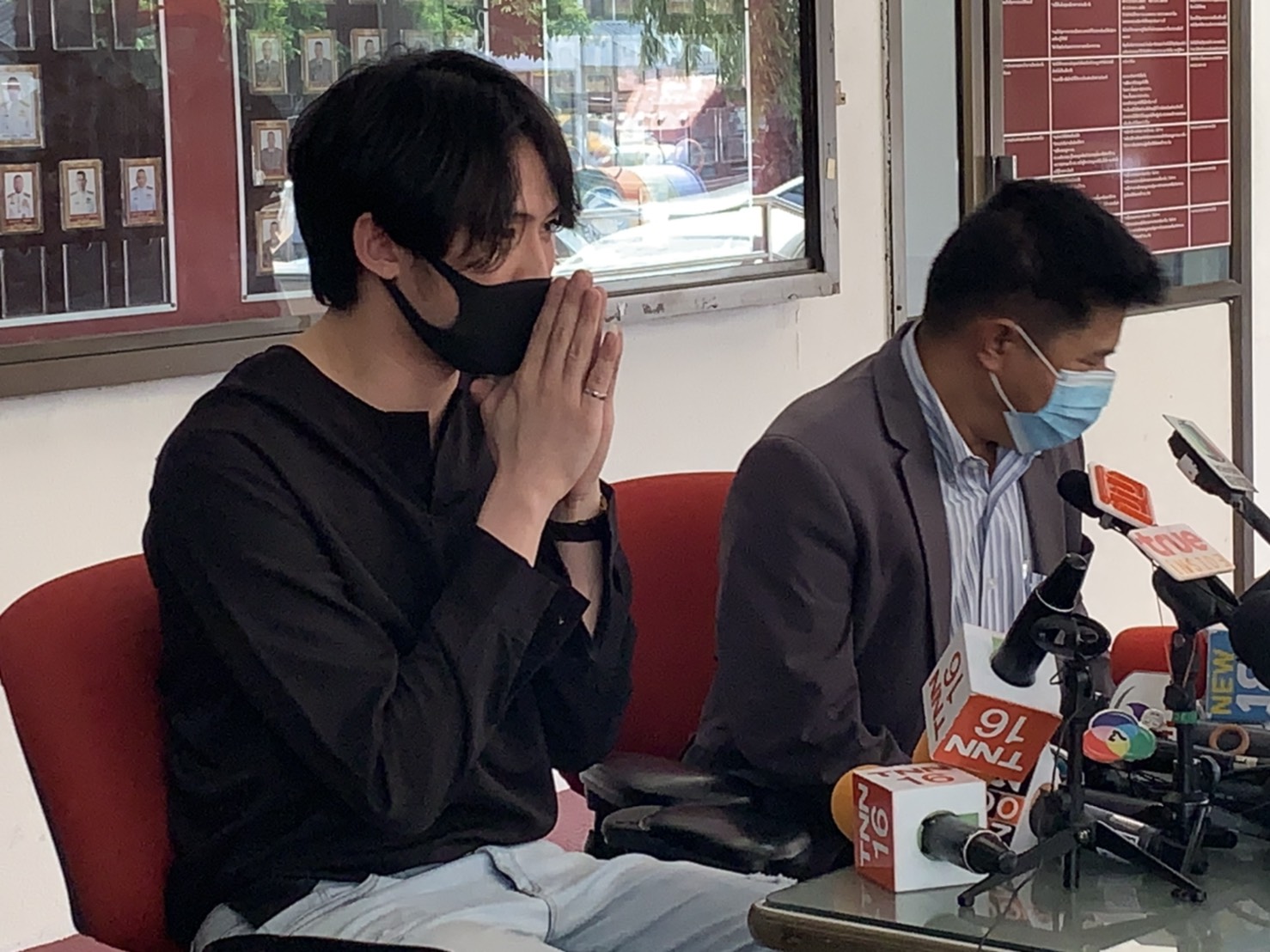 "ดีเจมะตูม" เข้ารับทราบข้อกล่าวหาปาร์ตี้โควิด  ตร.ส่งอัยการพิจารณาโทษ