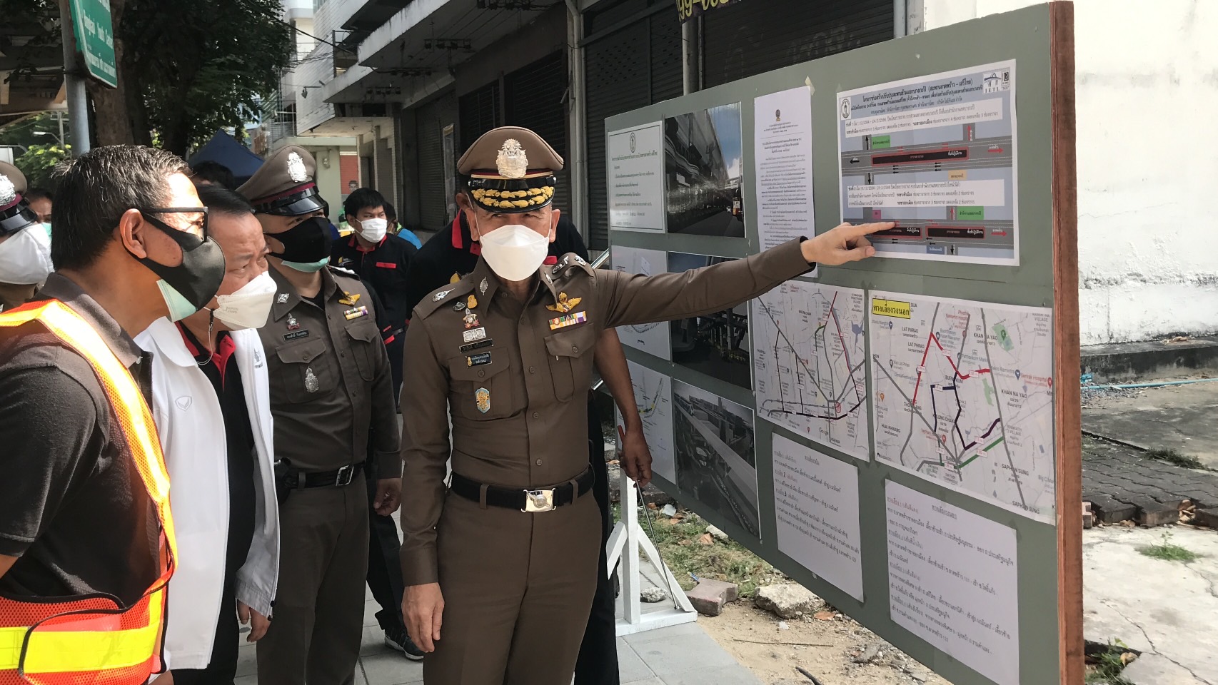 รองผบช.น.-สำนักงานโยธา ลงพื้นที่ ดูแลปิดการจราจร ปรับปรุงสะพานข้ามแยกบางกะปิ 