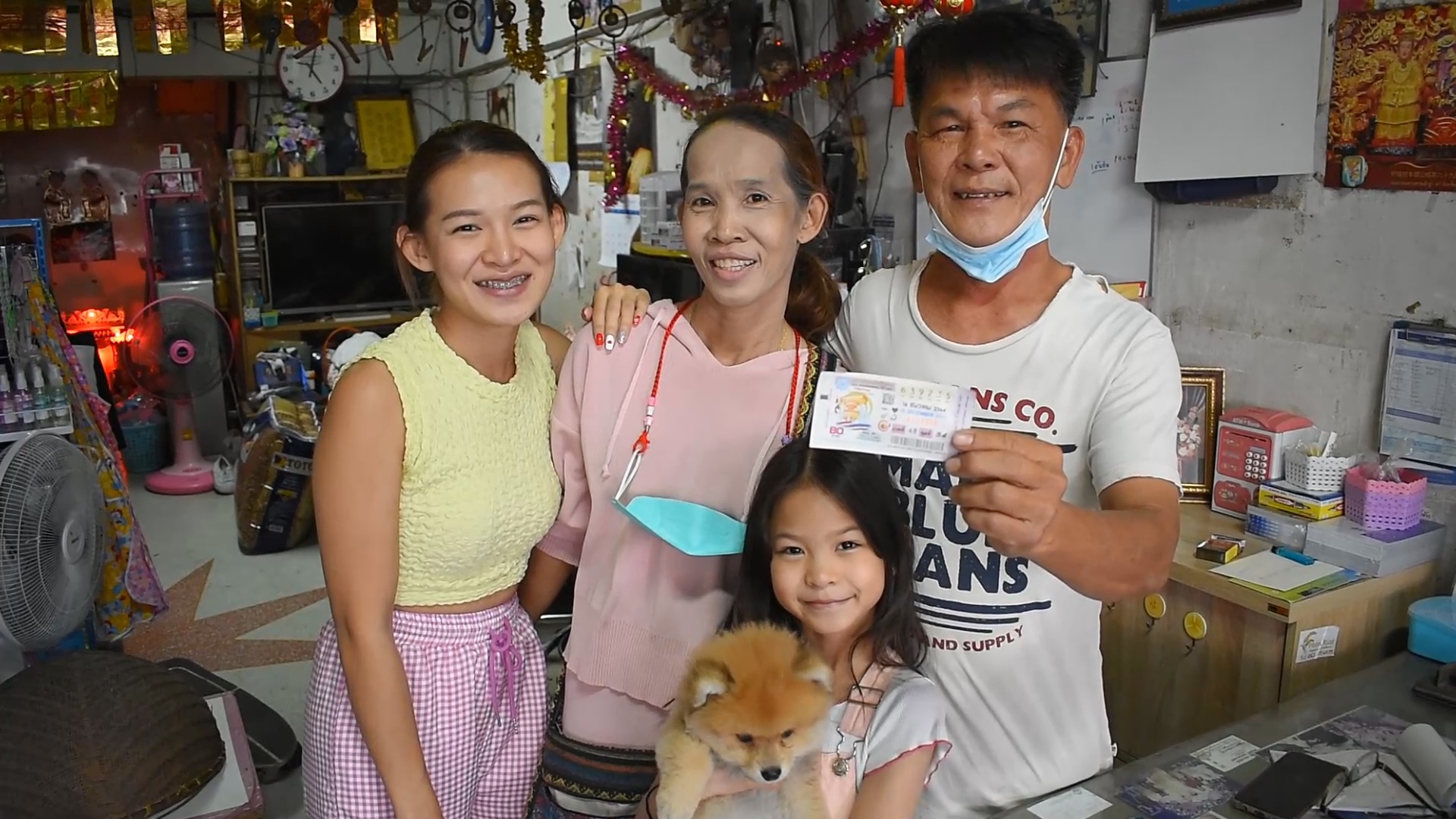 พ่อค้าข้าวสารเมืองอุดรฯ ดวงเฮงซื้อเลขที่บ้านถูกหวยรับ 6 ล้าน