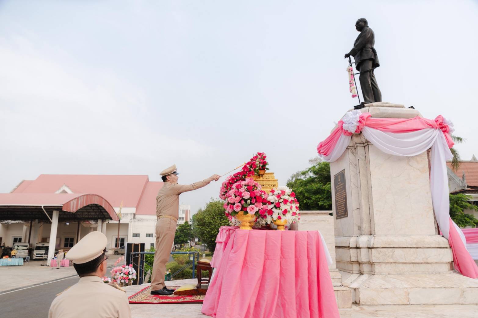  รองผู้ว่าฯยโสธรทำพิธีถวายราชสักการะ ร.5ในโอกาสวันท้องถิ่นไทยปี2567